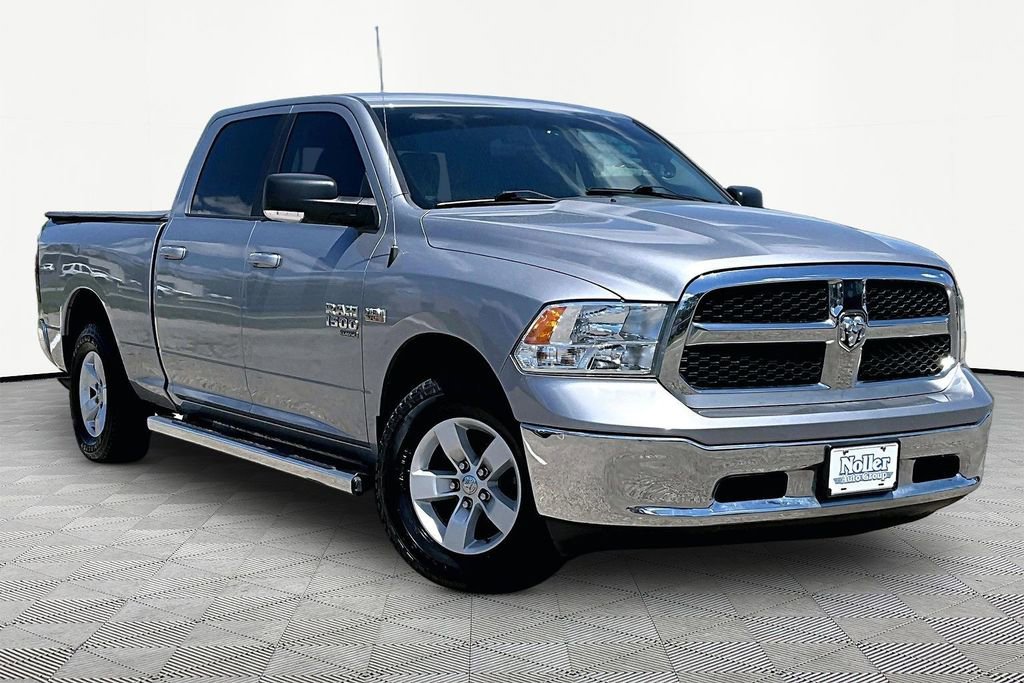 Used 2020 RAM 1500 Classic SLT w/ Luxury Group RWD image 12