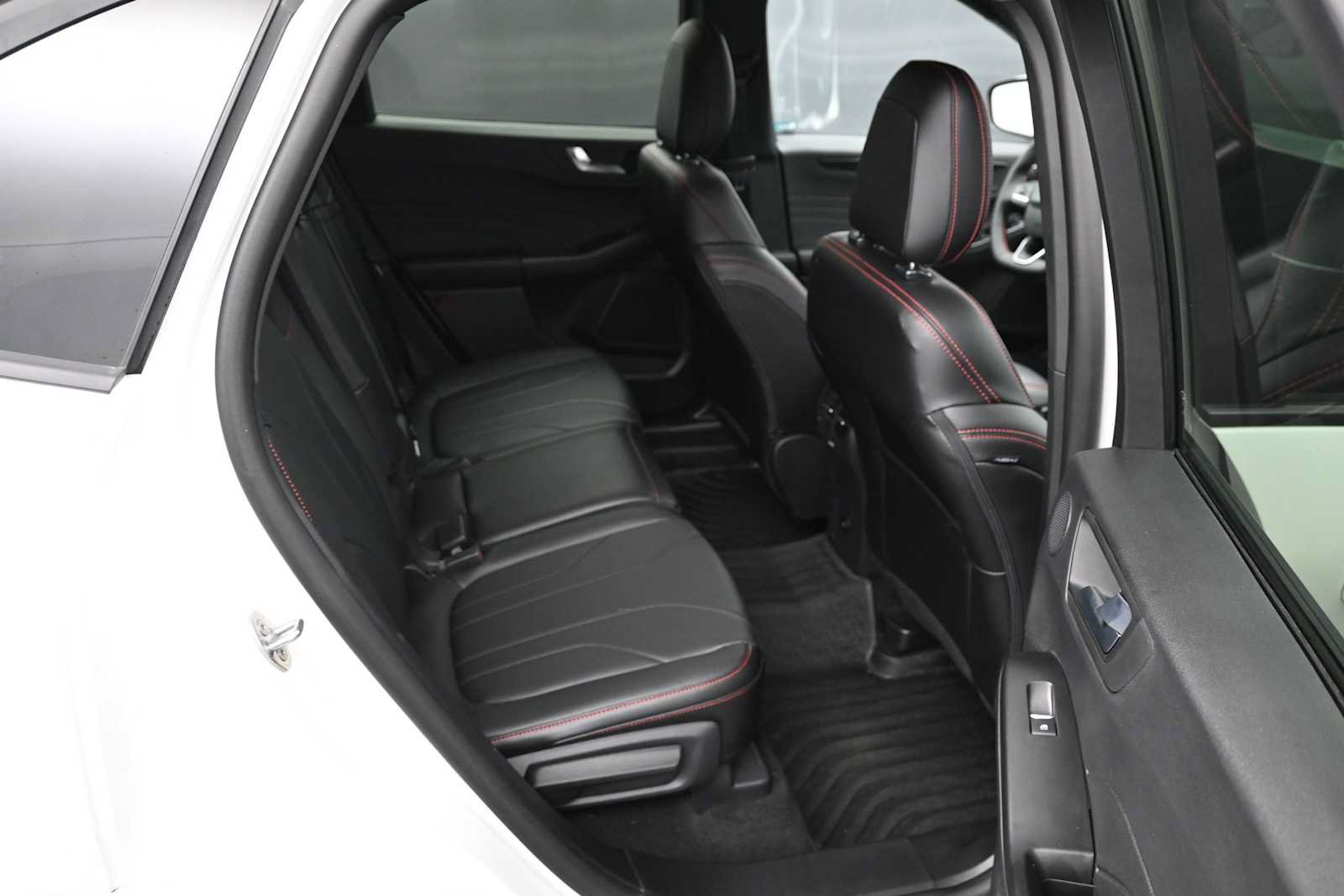 Certified 2025 Ford Escape ST-Line Elite w/ Premium Technology Package AWD/4WD image 16