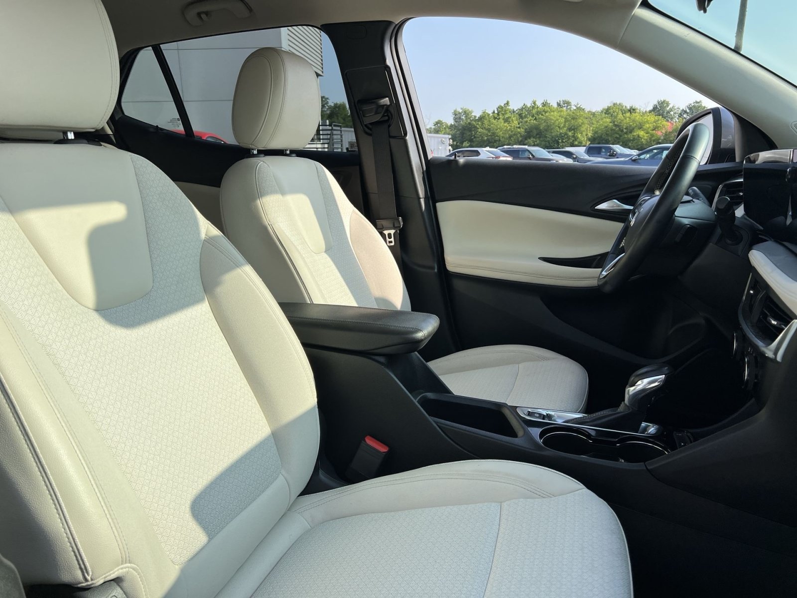 Used 2024 Buick Encore GX Preferred w/ Comfort Package FWD image 25
