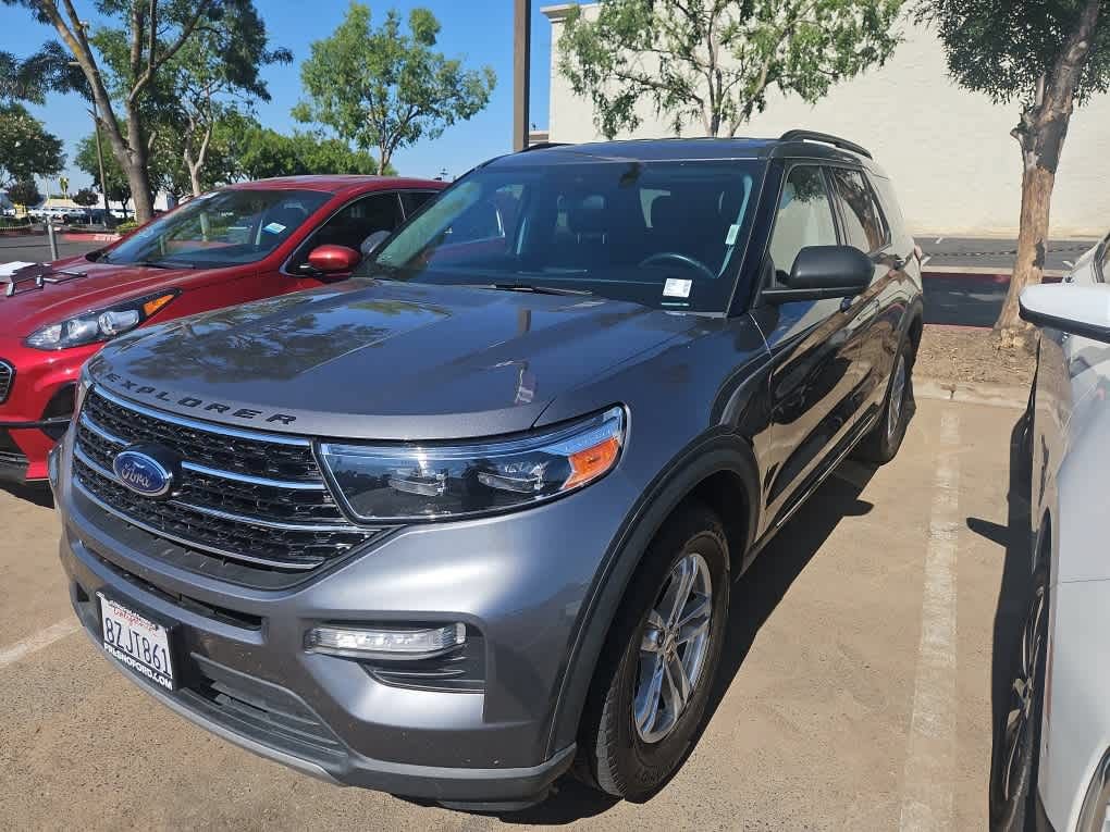 Certified 2021 Ford Explorer XLT w/ Equipment Group 202A AWD/4WD image 1