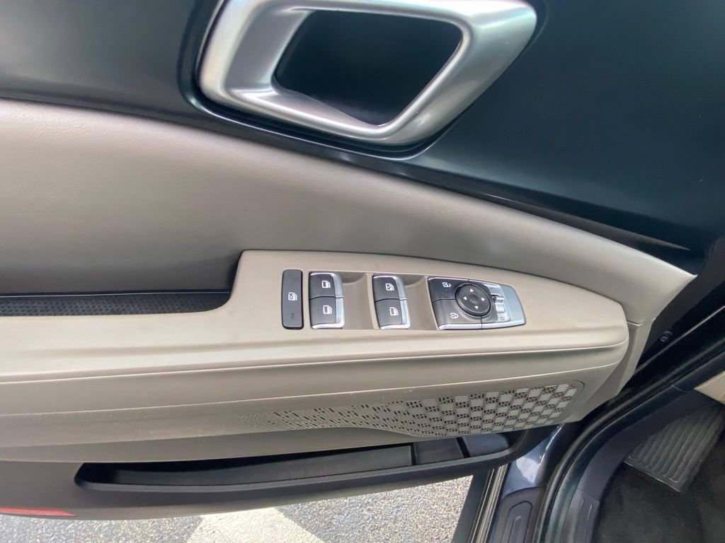 Used 2026 Kia Carnival LXS FWD image 11