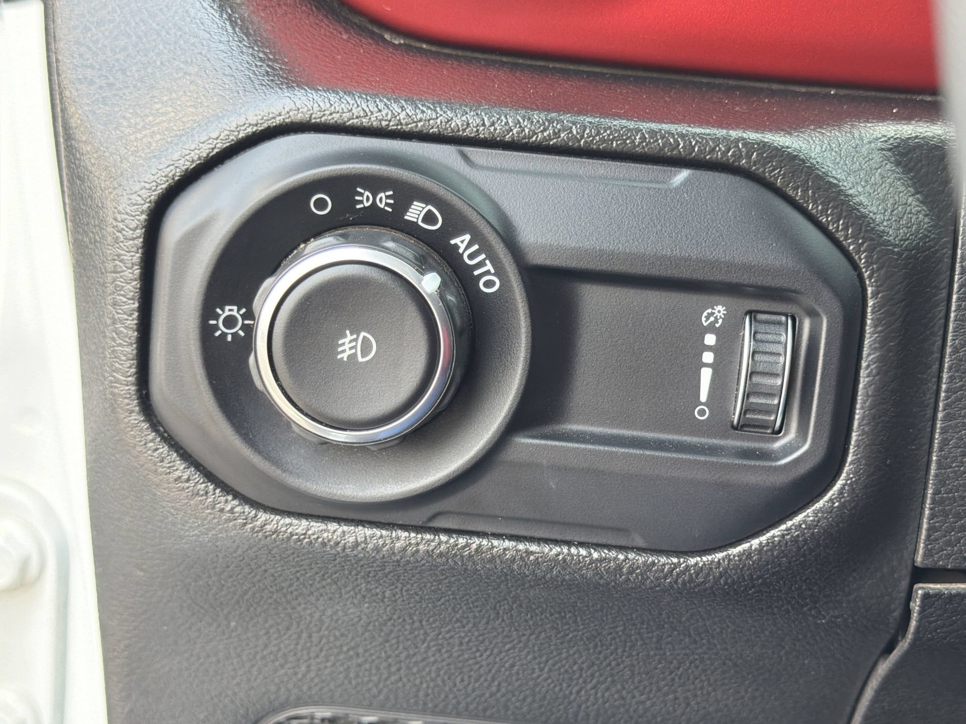 Used 2023 Jeep Wrangler Unlimited Rubicon AWD/4WD image 15