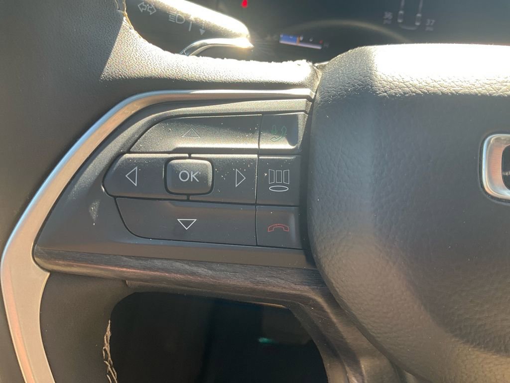 Used 2025 Jeep Grand Cherokee L Limited w/ Luxury Tech Group II image 19