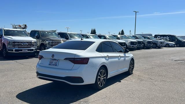 Used 2022 Volkswagen Jetta Sport FWD image 3