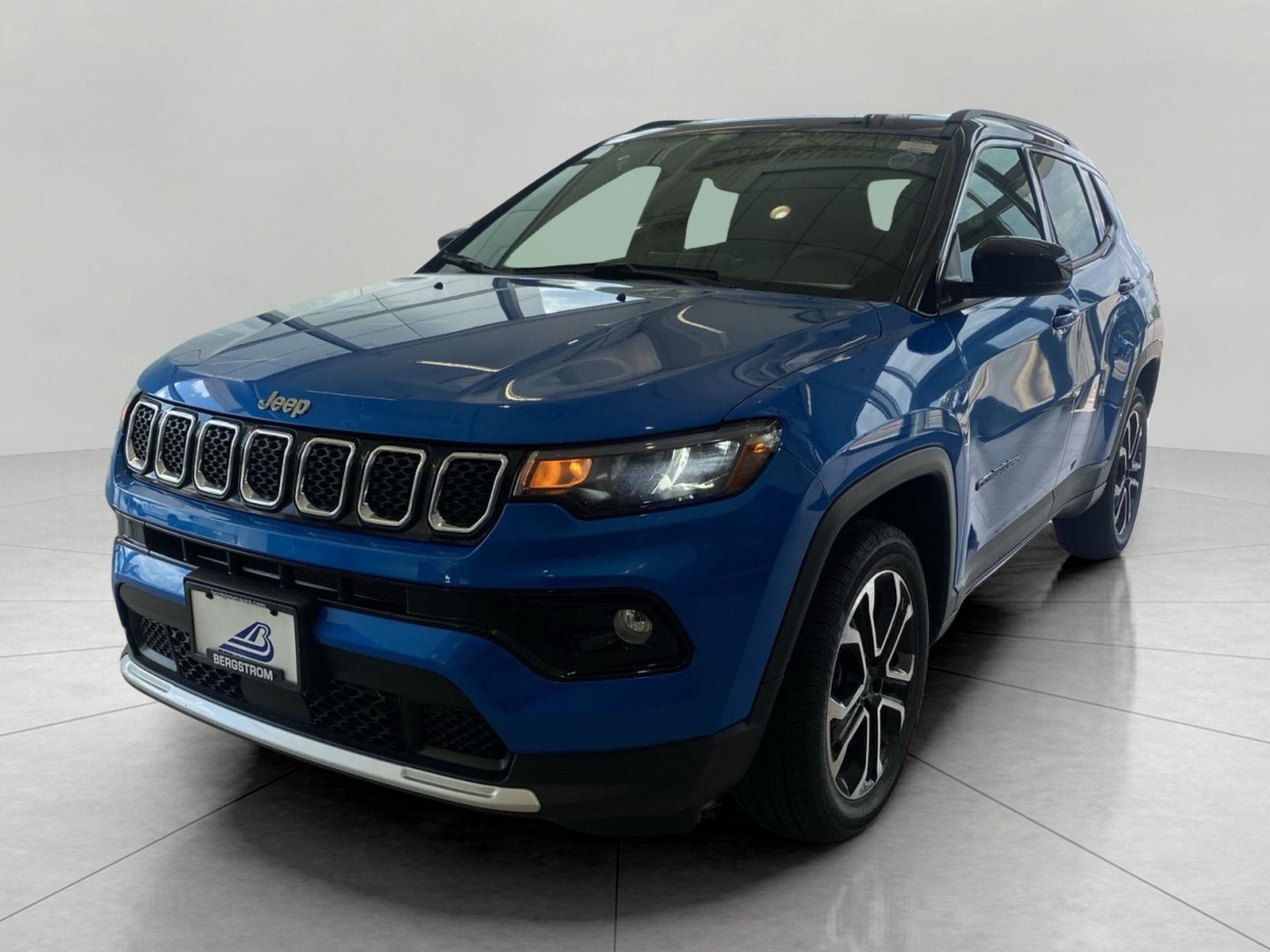 Used 2023 Jeep Compass Limited AWD/4WD image 4