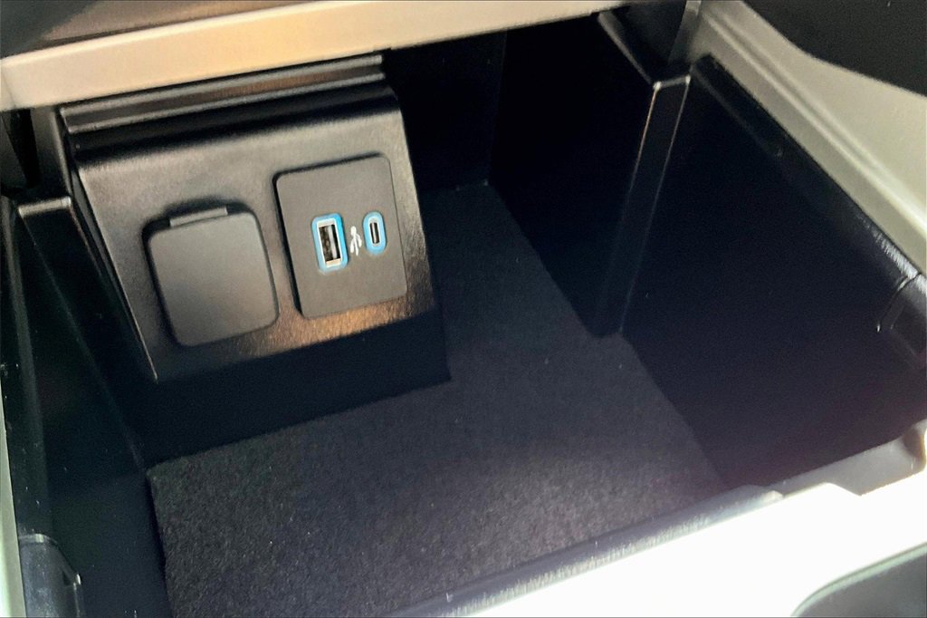 Certified 2022 Ford Explorer XLT w/ Class IV Trailer Tow Package image 26