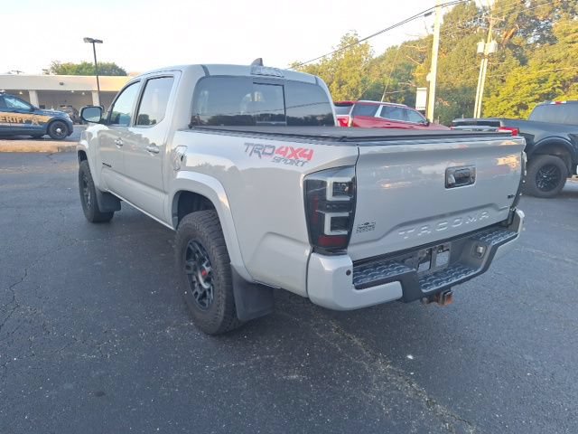 Used 2020 Toyota Tacoma TRD Sport w/ TRD Premium Sport Package AWD/4WD image 5