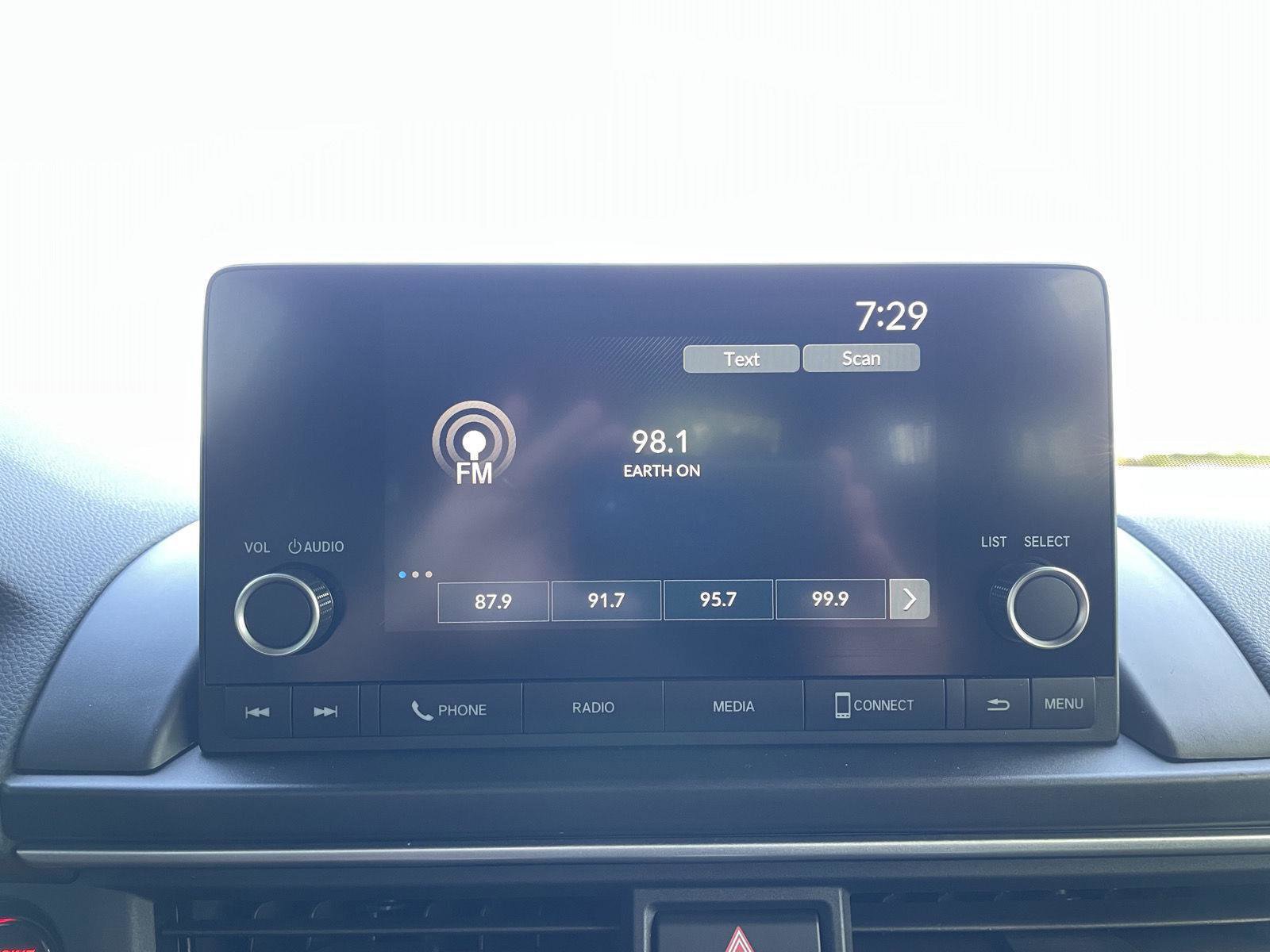 Used 2025 Honda Pilot Sport image 26