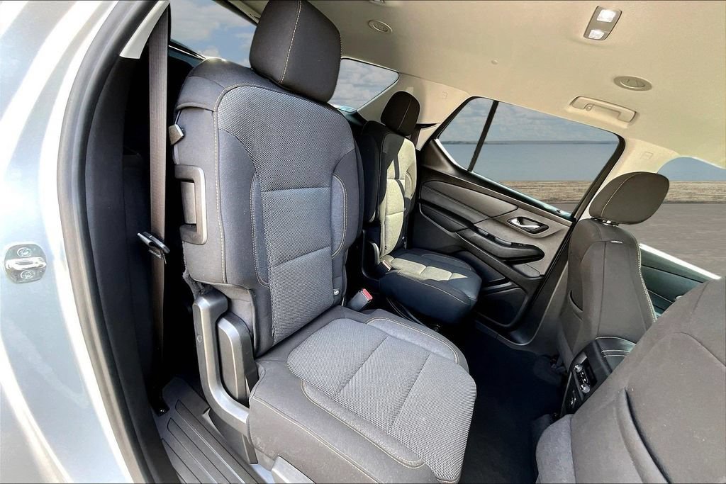 Used 2021 Chevrolet Traverse LT FWD image 27