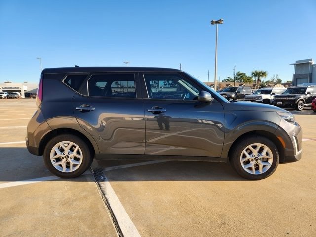 Used 2023 Kia Soul LX w/ Option Group 015 image 2