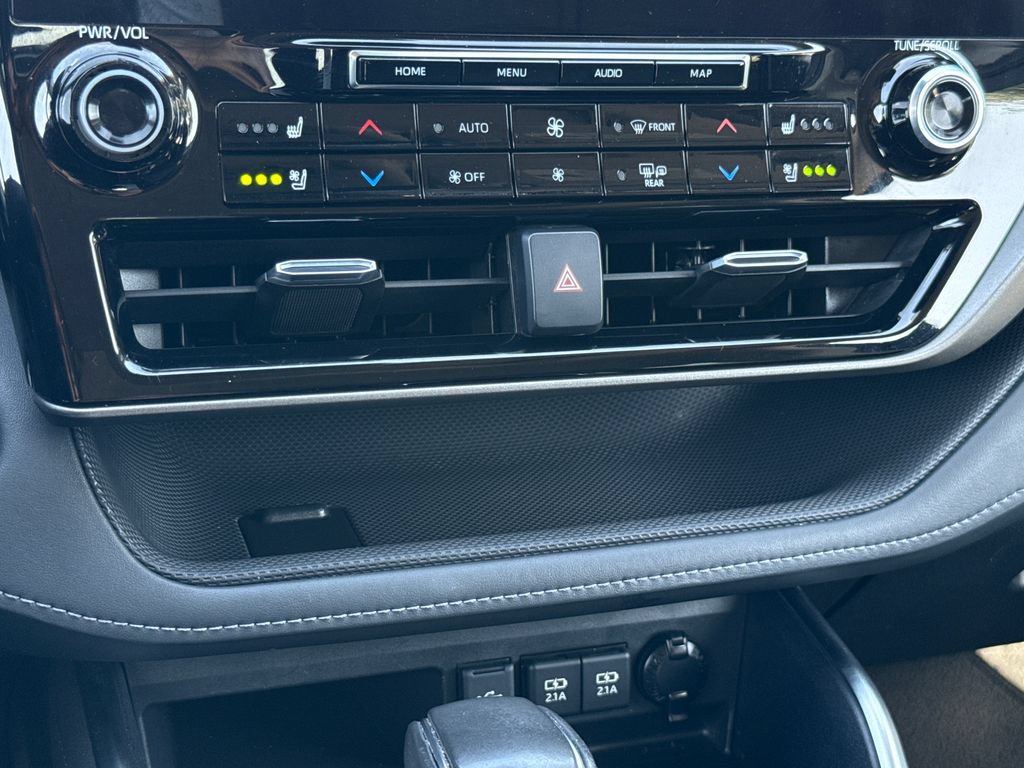 Used 2020 Toyota Highlander Limited FWD image 25