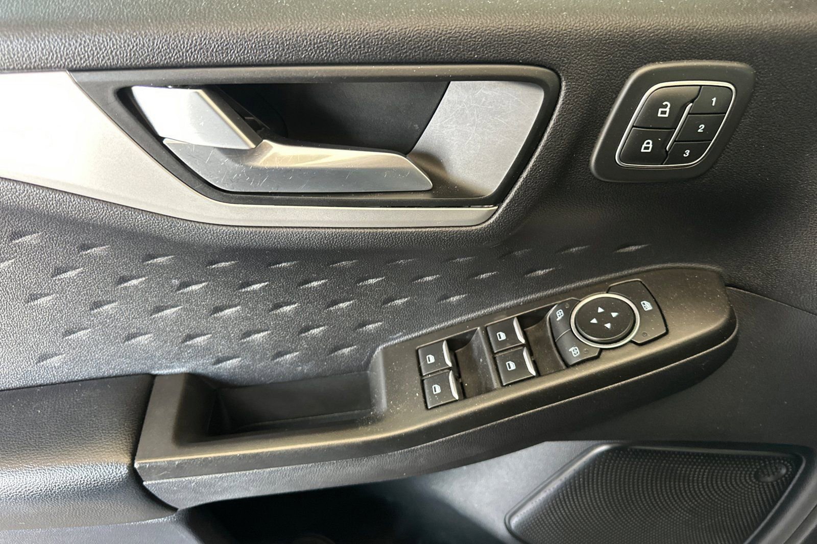 Certified 2020 Ford Escape SEL FWD image 10
