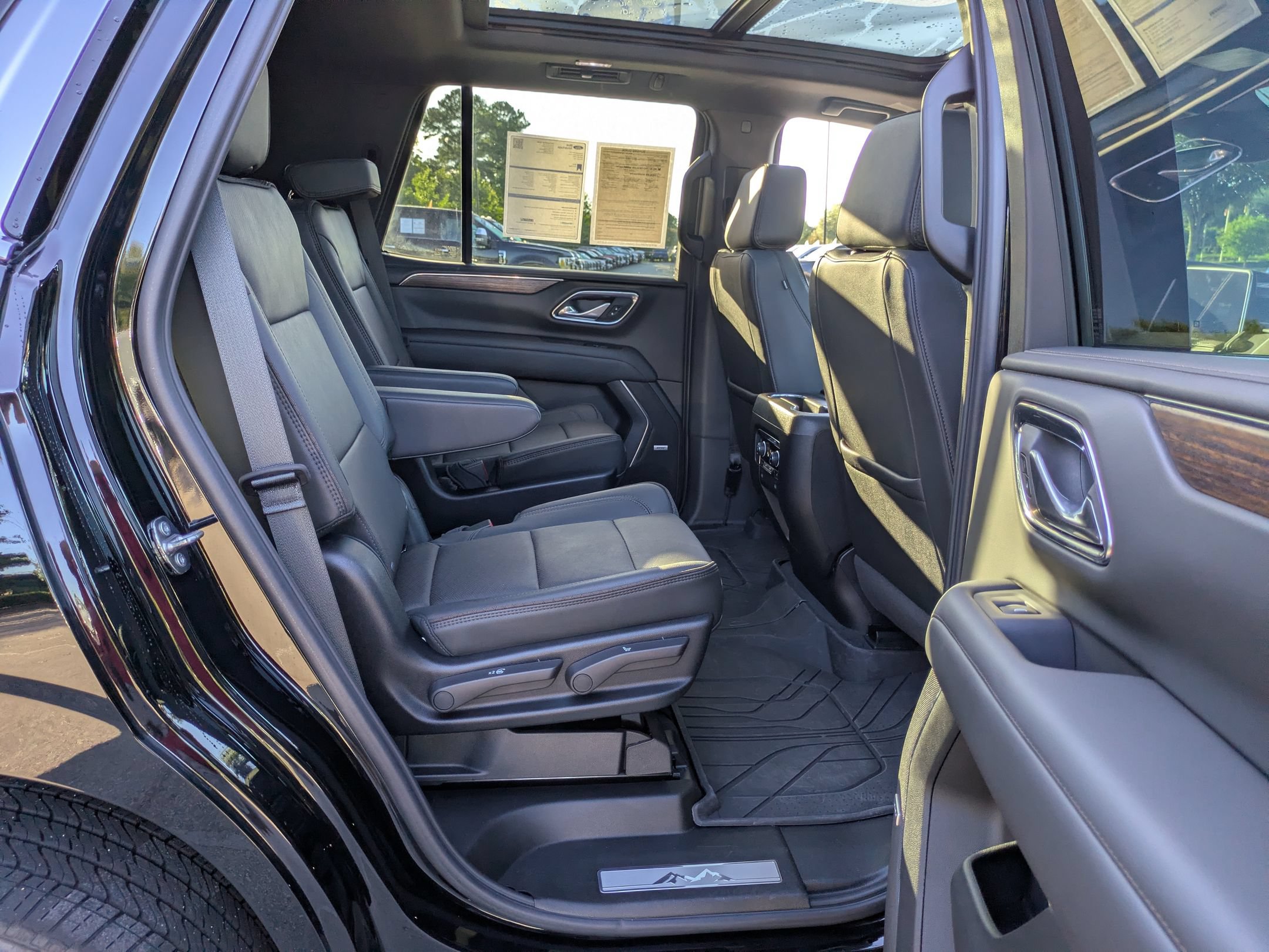 Used 2024 Chevrolet Tahoe High Country AWD/4WD image 34