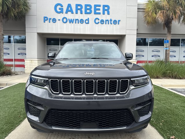 Used 2025 Jeep Grand Cherokee Laredo X w/ Luxury Tech Group I RWD image 10