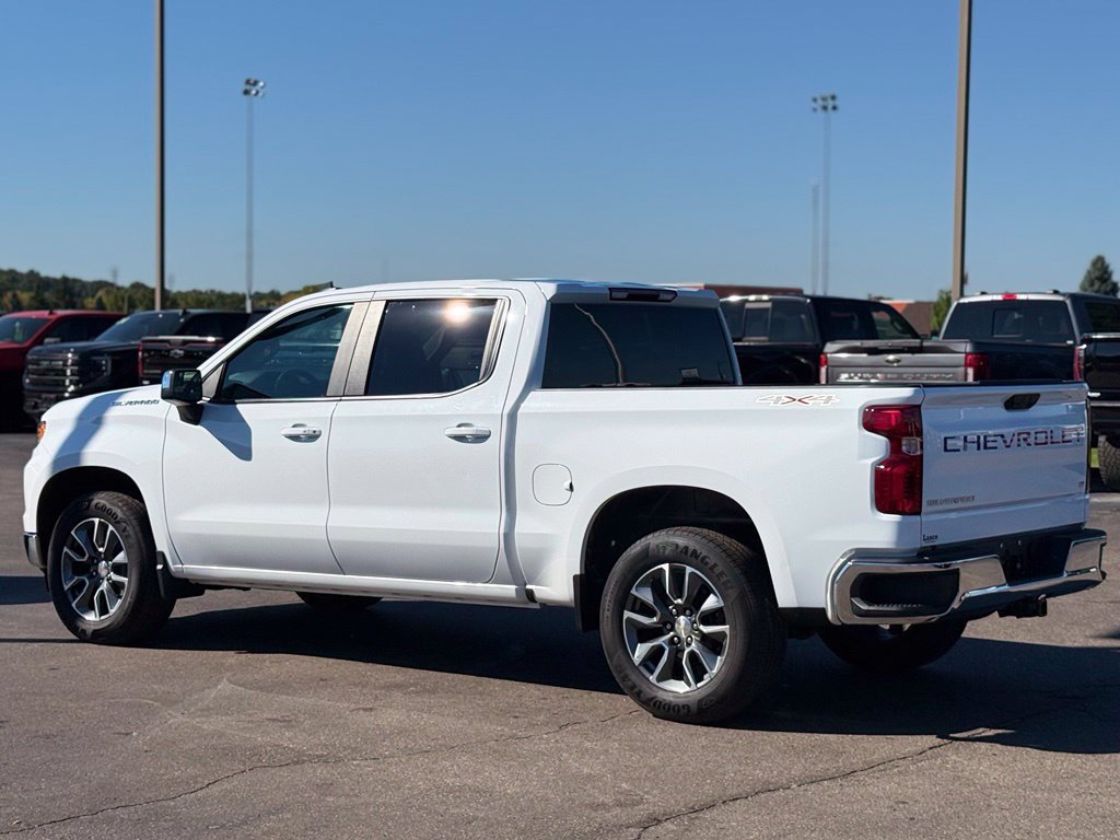Used 2024 Chevrolet Silverado 1500 LT AWD/4WD image 28