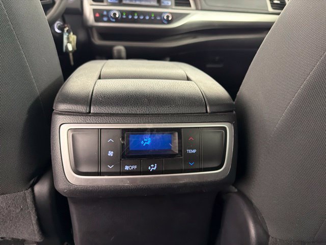 Used 2017 Toyota Highlander LE FWD image 30