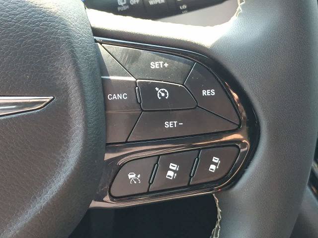 Used 2024 Chrysler Pacifica Limited FWD image 24