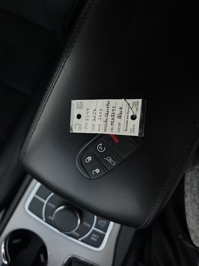 Used 2022 Jeep Grand Cherokee Laredo X AWD/4WD image 39