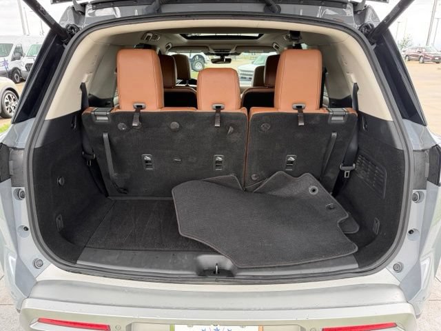 Used 2023 Nissan Pathfinder Platinum AWD/4WD image 8