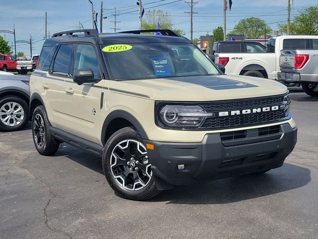 Certified 2025 Ford Bronco Sport Outer Banks w/ Outer Banks Tech Package+ AWD/4WD image 33
