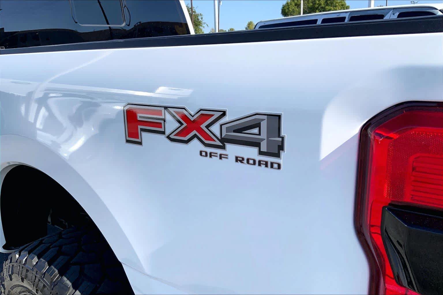 Certified 2025 Ford F250 Platinum w/ FX4 Off-Road Package AWD/4WD image 28