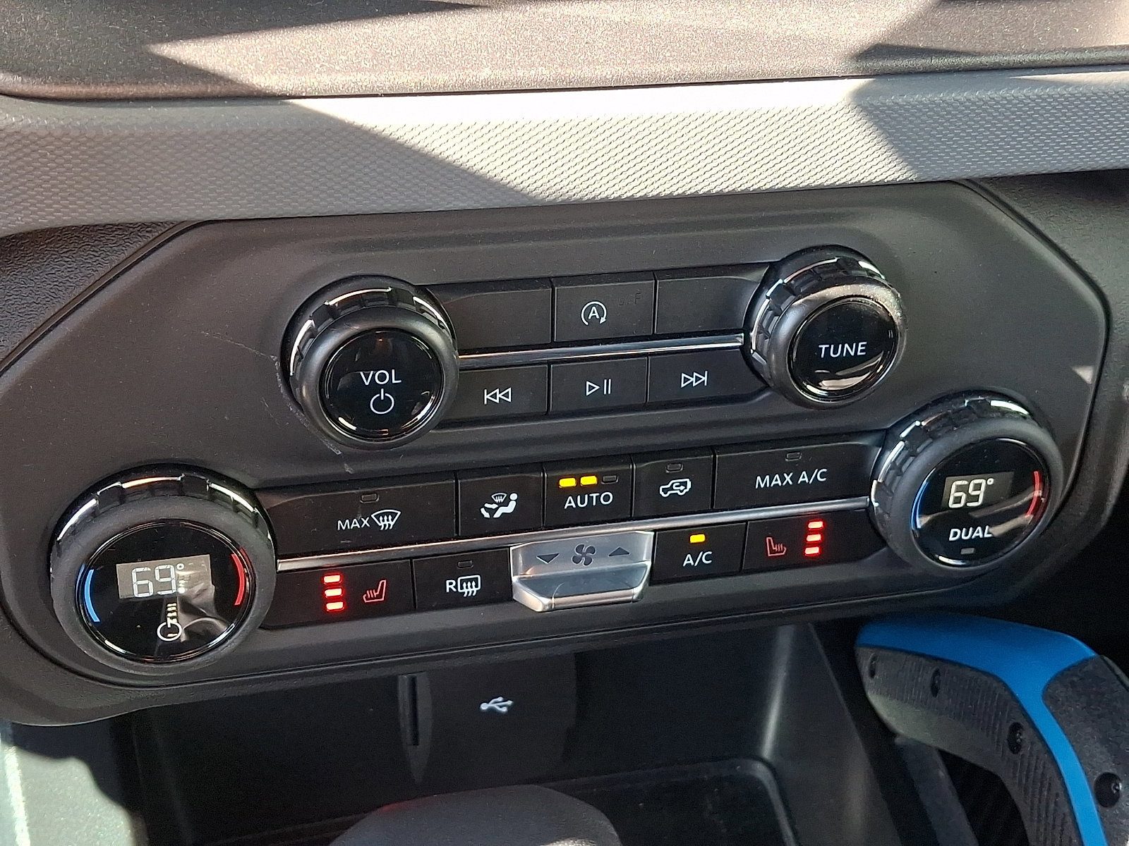 Certified 2024 Ford Bronco Black Diamond AWD/4WD image 16