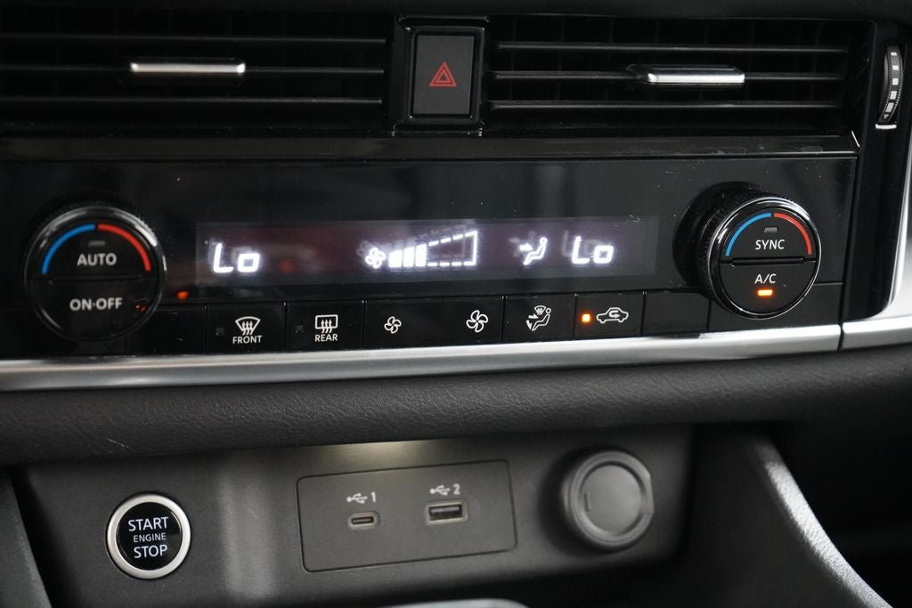 Used 2022 Nissan Rogue SV AWD/4WD image 16