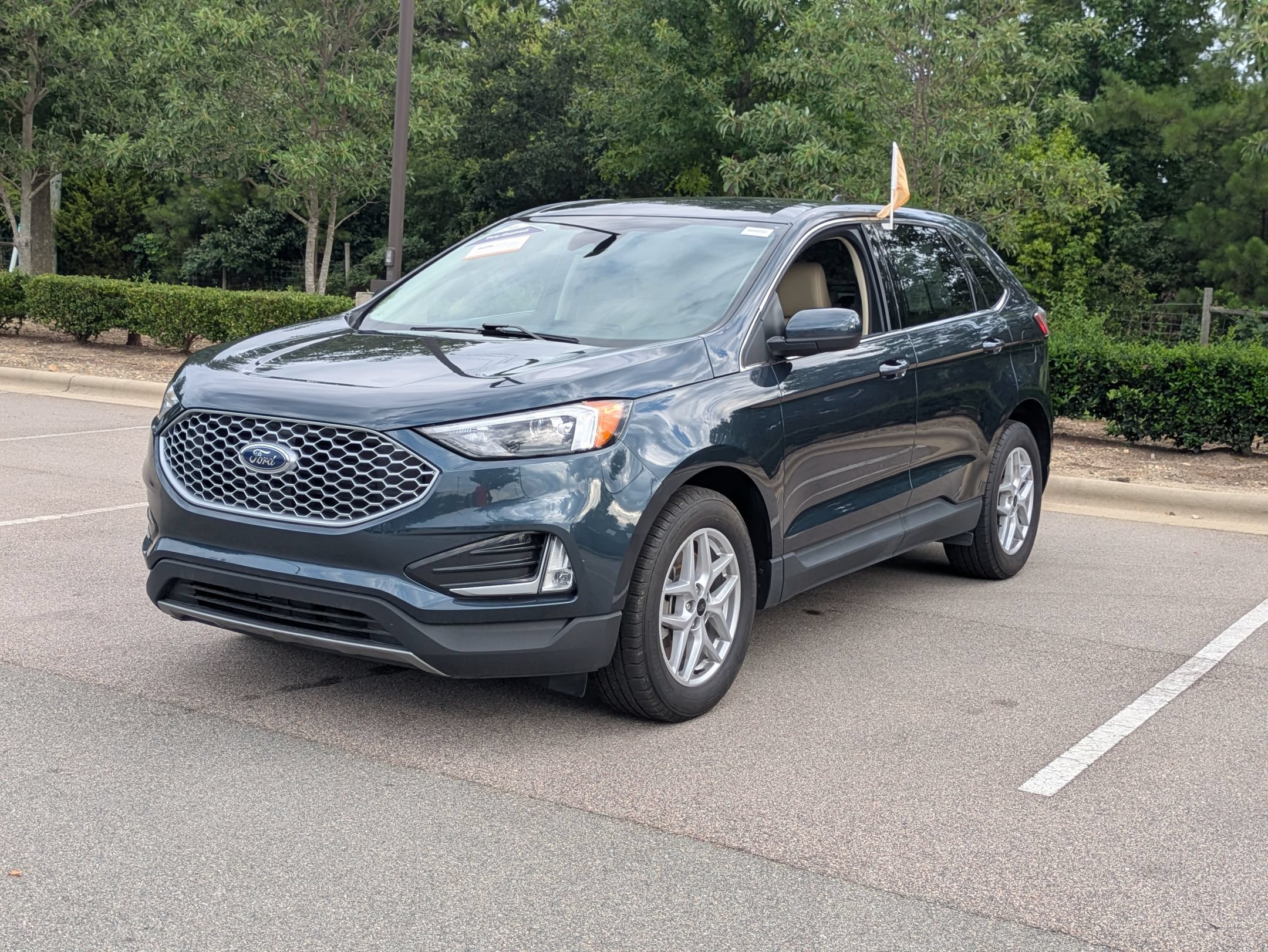 Certified 2024 Ford Edge SEL w/ Convenience Package AWD/4WD image 8