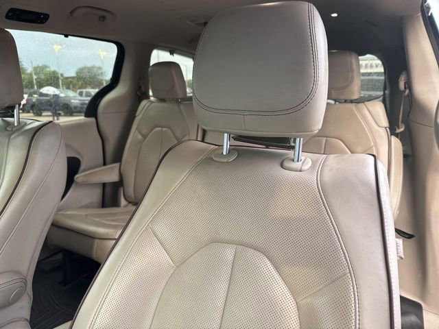 Used 2017 Chrysler Pacifica Limited image 6