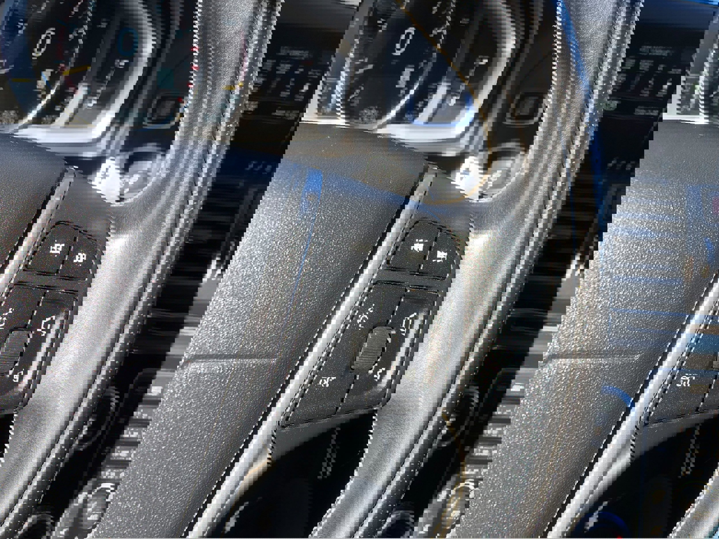 Used 2016 Volvo XC60 T6 R-Design Platinum w/ Climate Package image 16