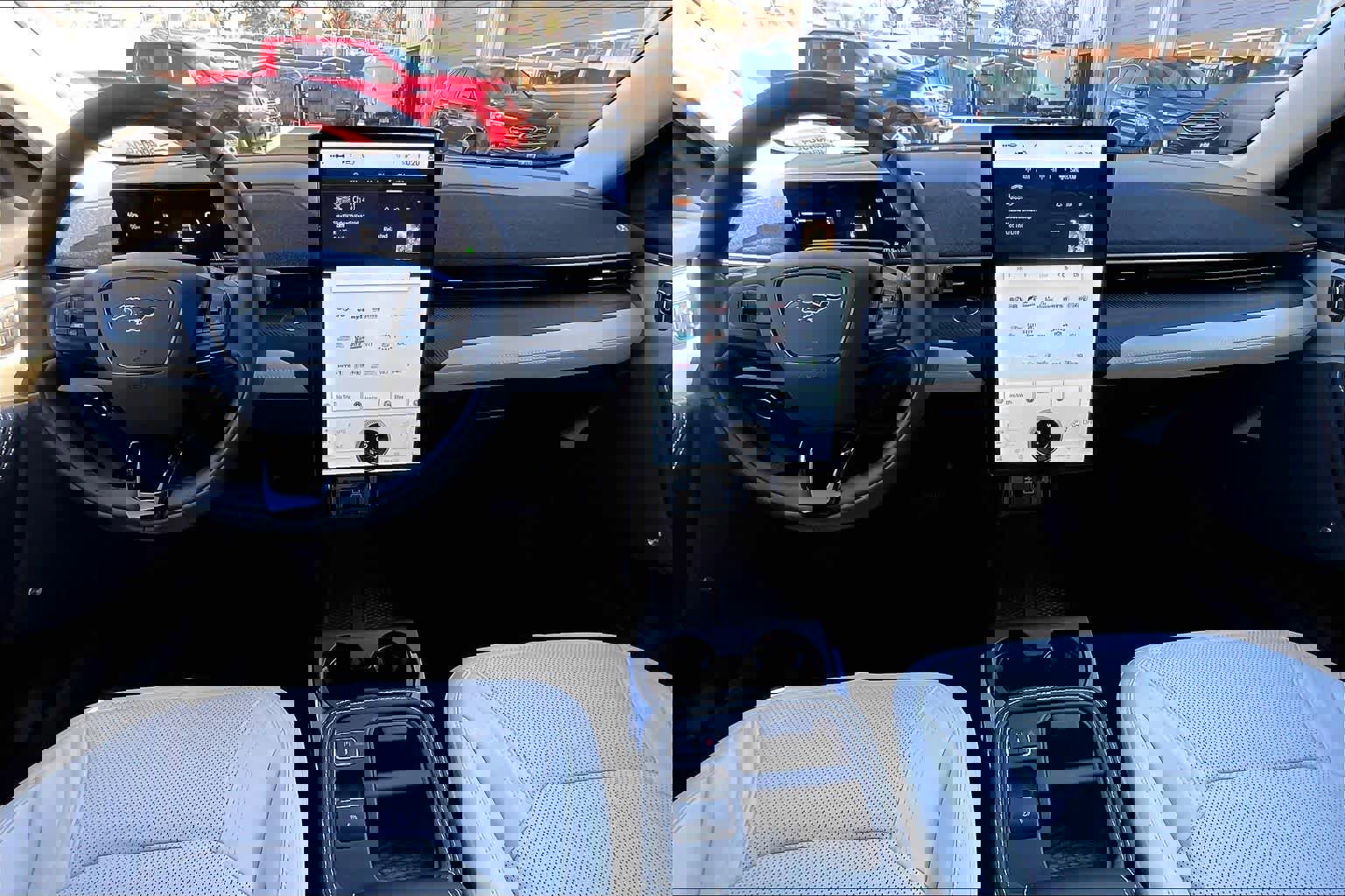 Certified 2025 Ford Mustang Mach-E Premium image 16