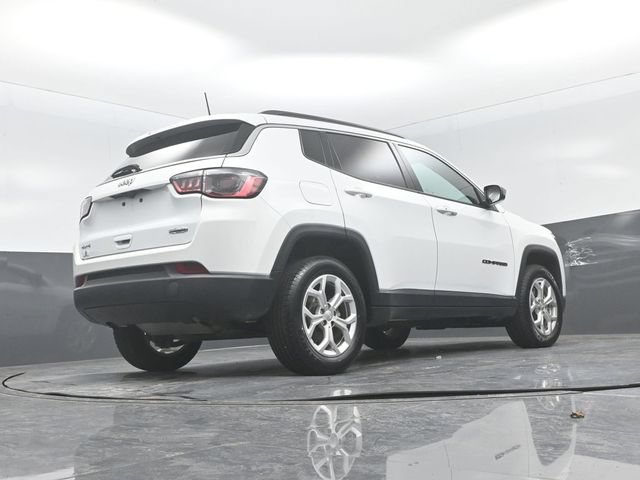 Used 2024 Jeep Compass Latitude AWD/4WD image 21