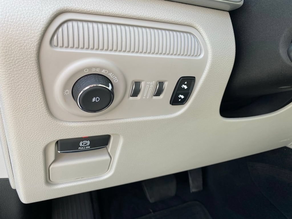 Used 2022 Jeep Wagoneer Series I w/ Convenience Group I RWD image 12