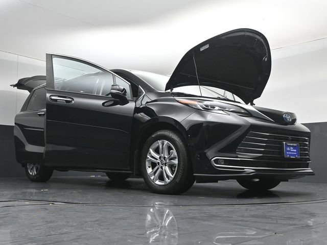 Used 2024 Toyota Sienna Platinum AWD/4WD image 52