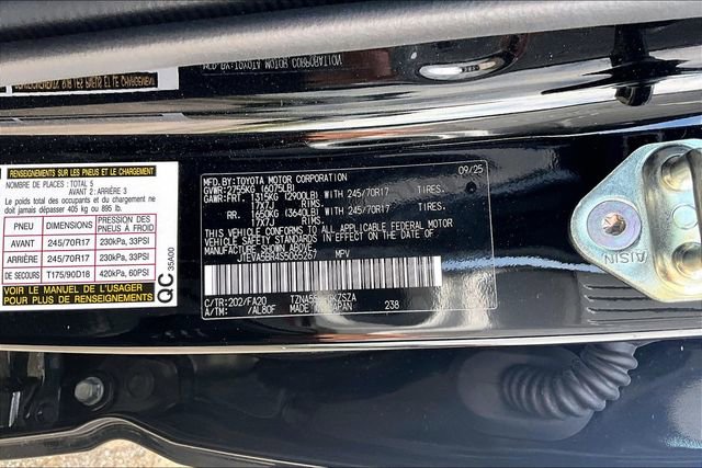 Used 2025 Toyota 4Runner SR5 AWD/4WD image 32