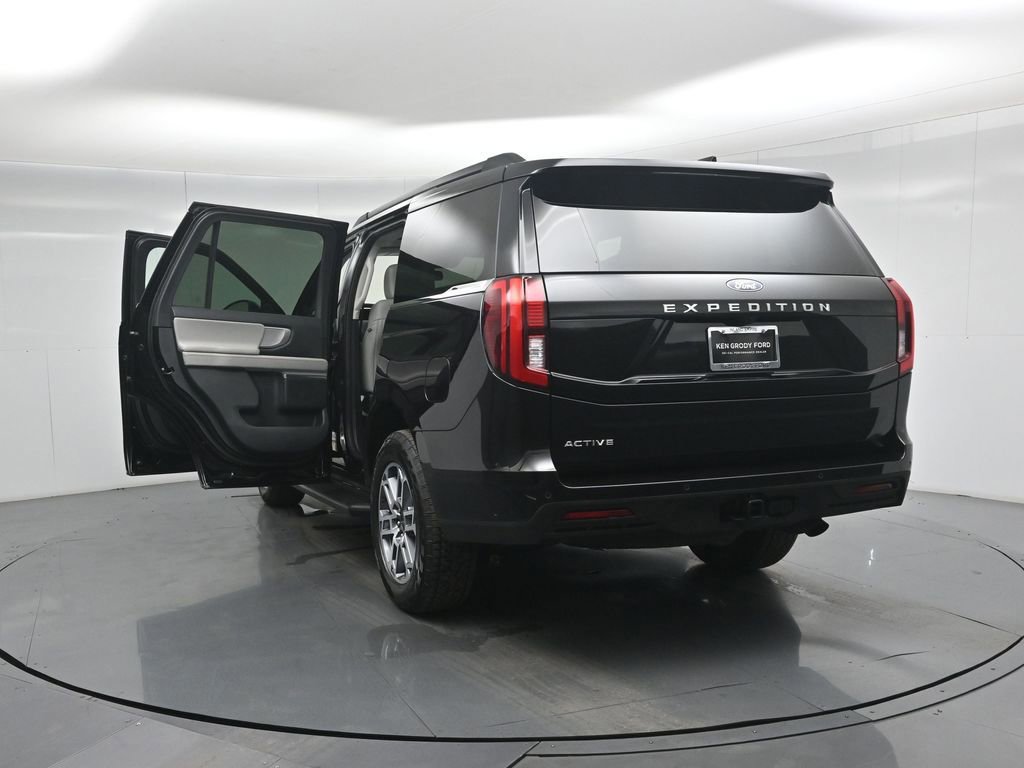 Certified 2025 Ford Expedition Active image 55