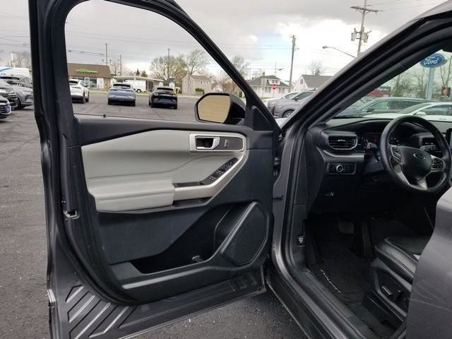 Certified 2023 Ford Explorer XLT w/ Equipment Group 202A AWD/4WD image 8