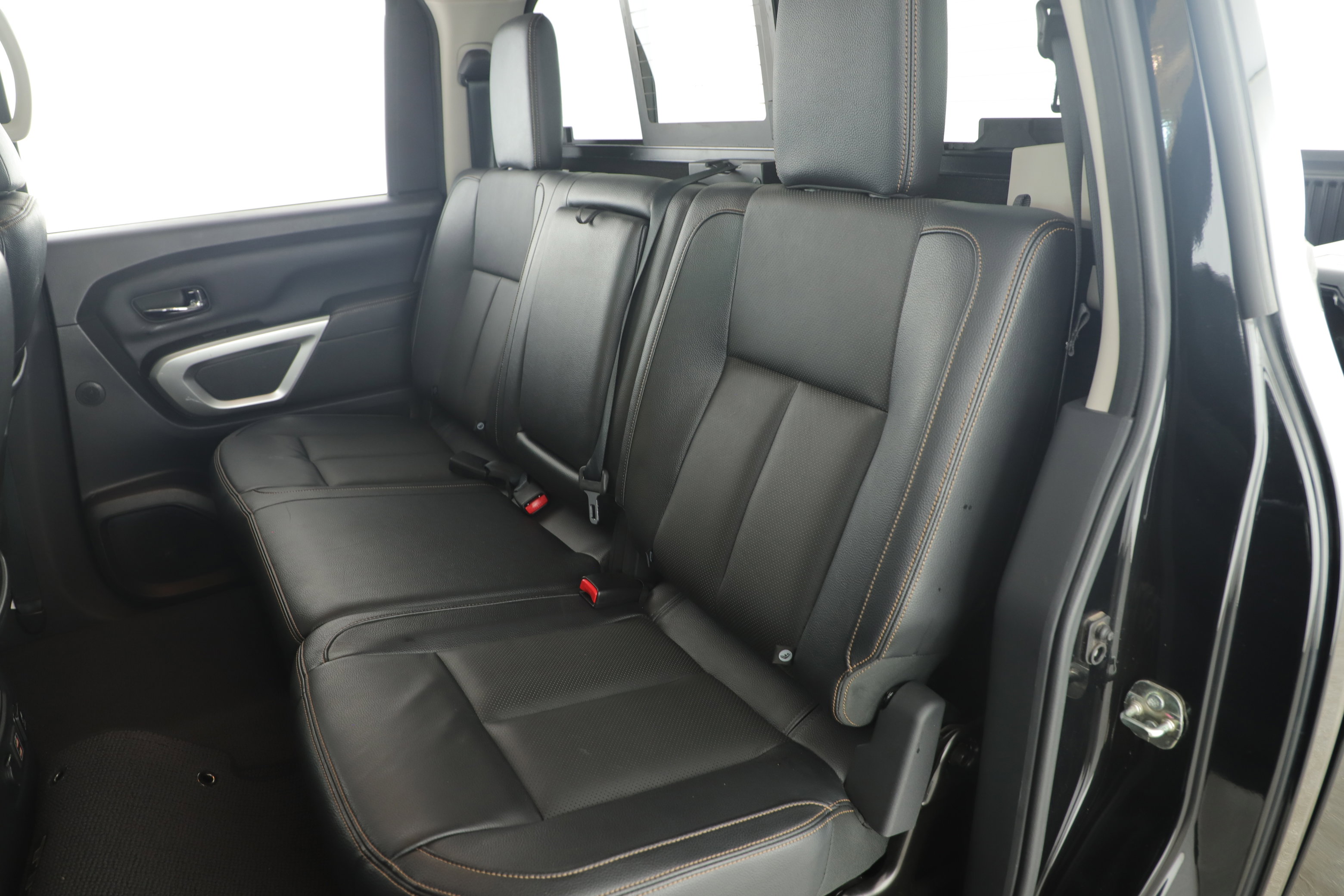 Used 2019 Nissan Titan SL image 24