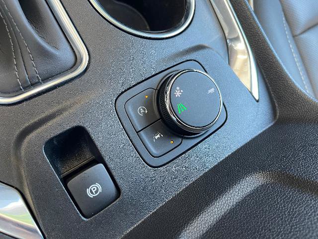 Used 2023 Chevrolet Traverse Premier FWD image 34