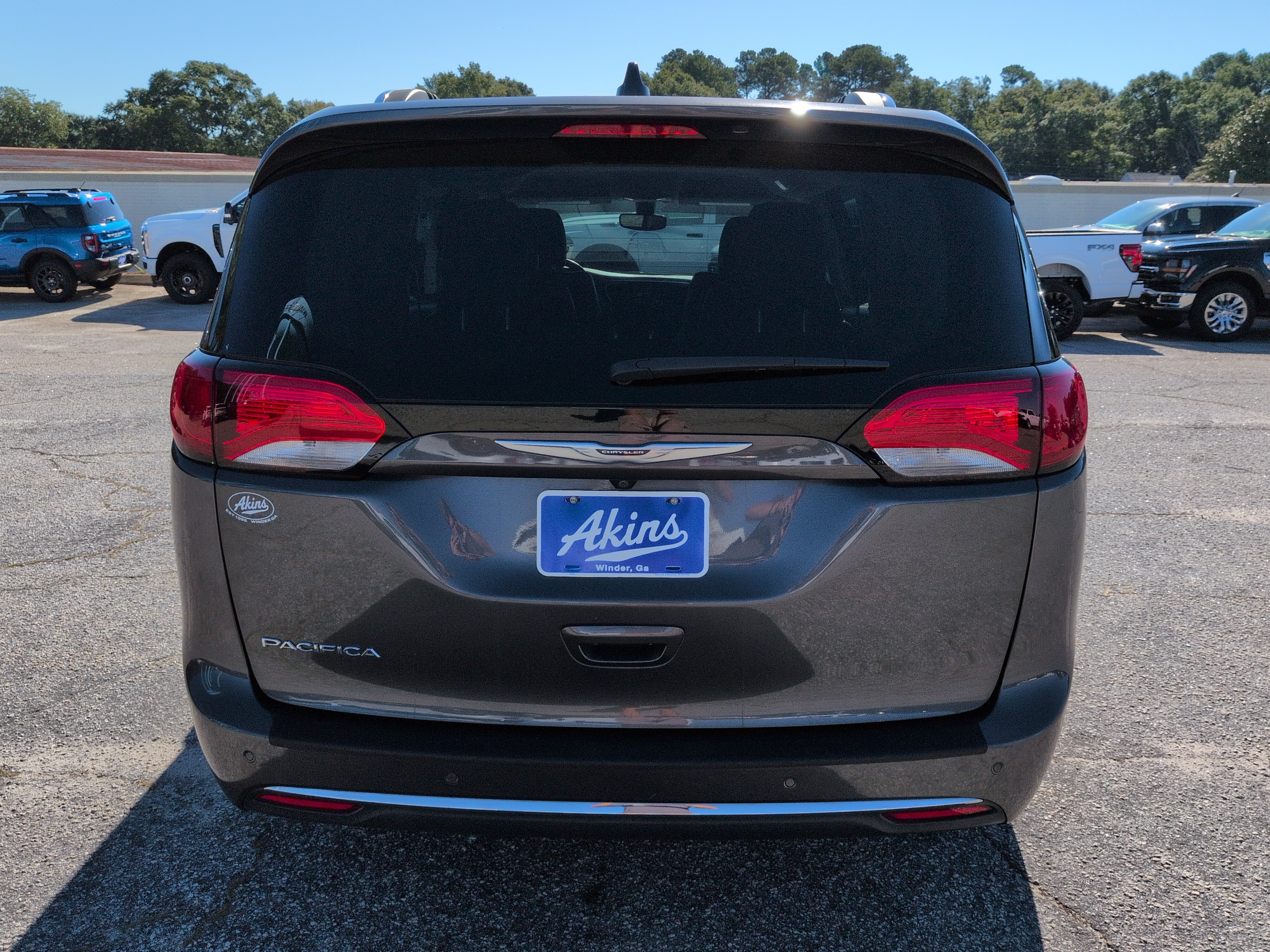 Used 2020 Chrysler Pacifica Touring-L FWD image 4