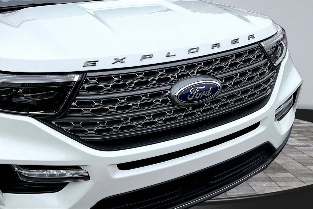 Certified 2023 Ford Explorer XLT w/ Equipment Group 202A AWD/4WD image 34