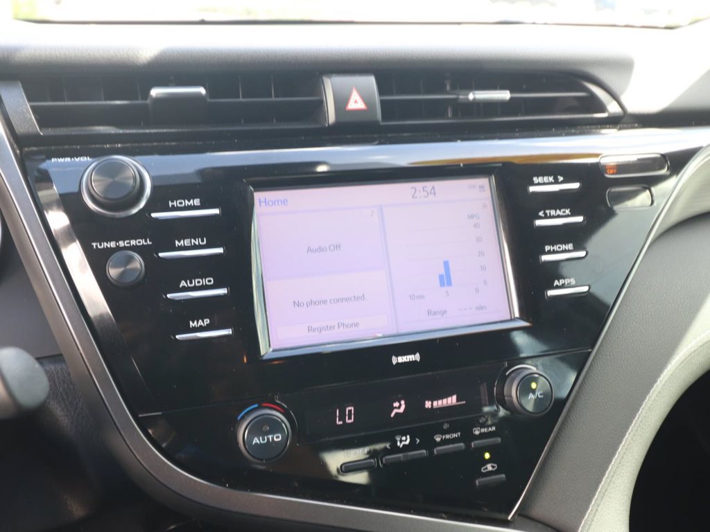 Used 2020 Toyota Camry SE FWD image 19