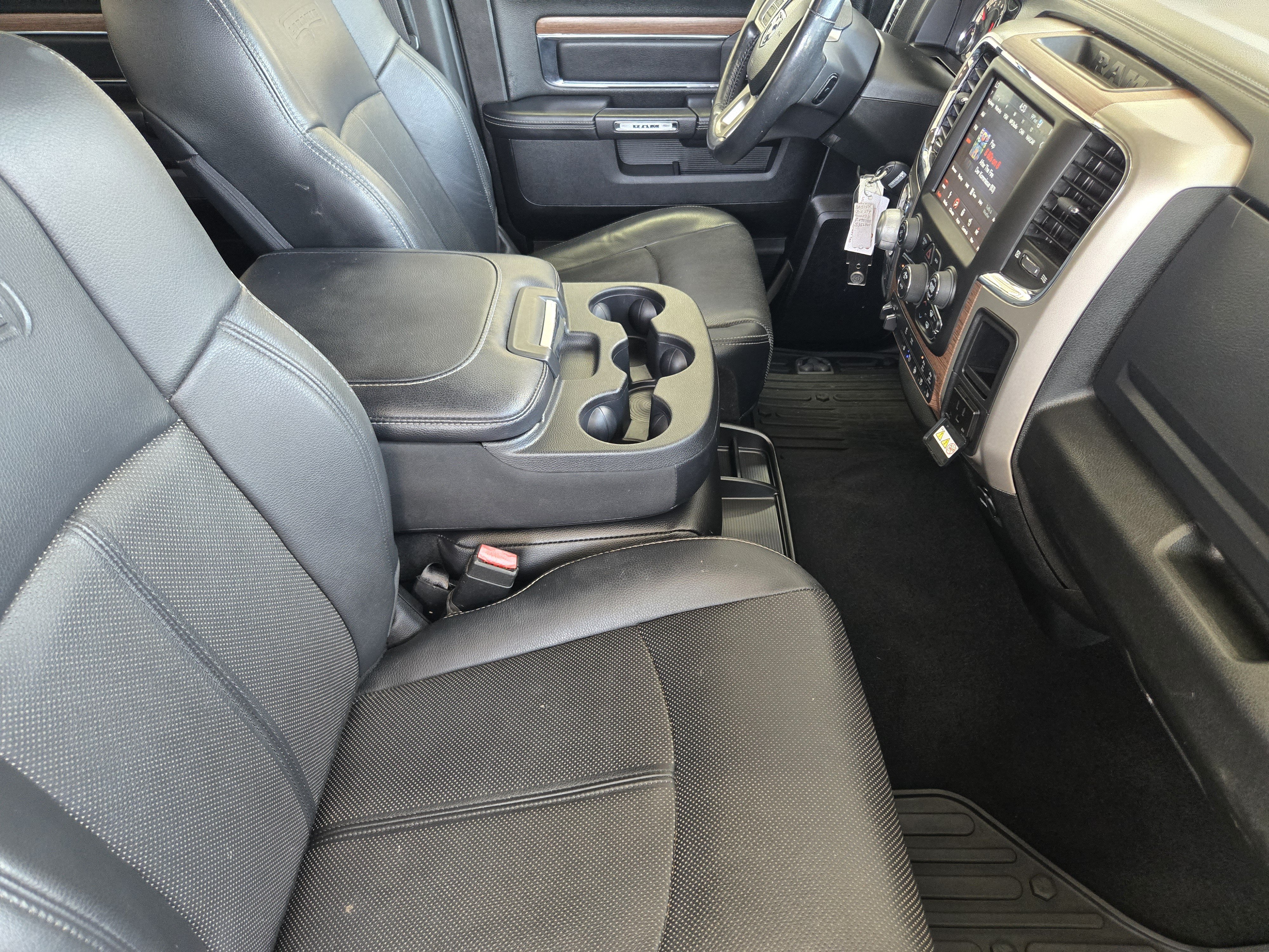 Used 2018 RAM 1500 Laramie AWD/4WD image 10