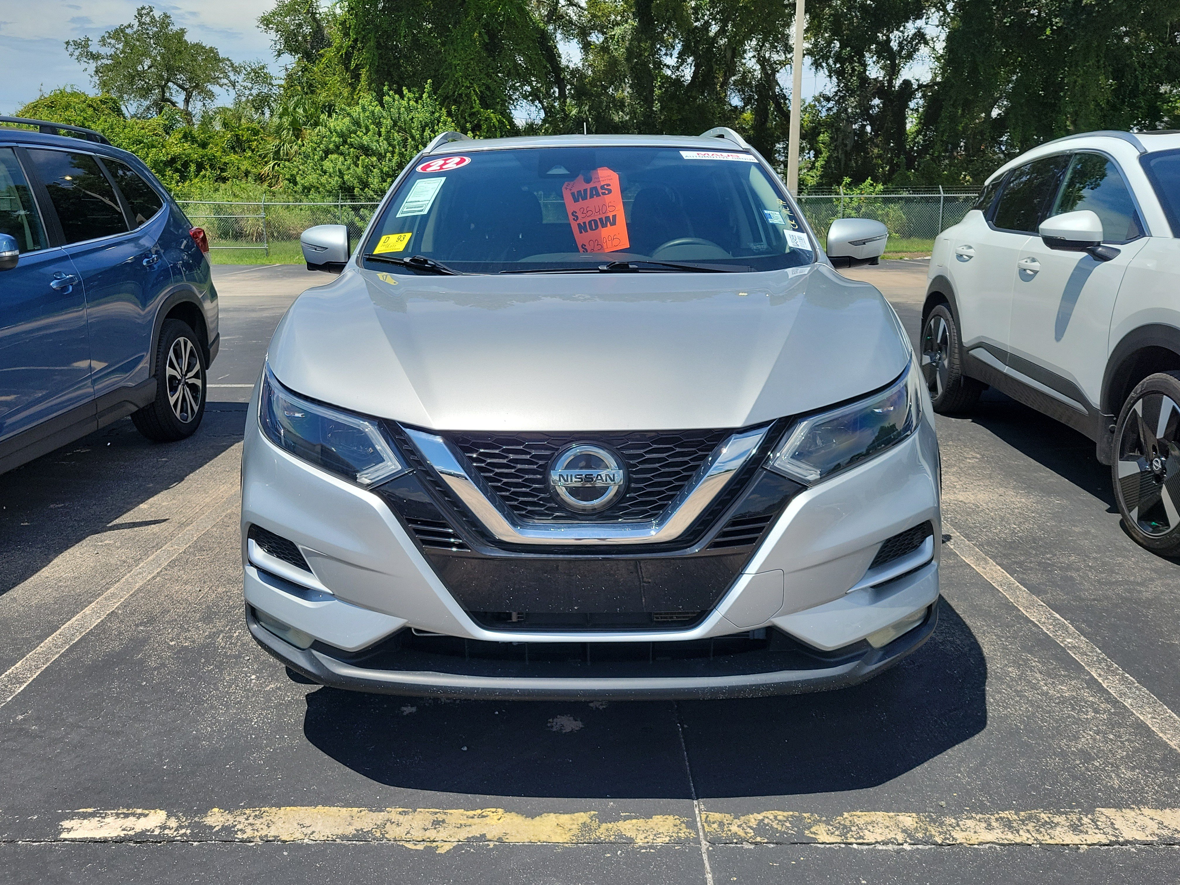 Used 2022 Nissan Rogue Sport SL w/ Premium Package AWD/4WD image 2