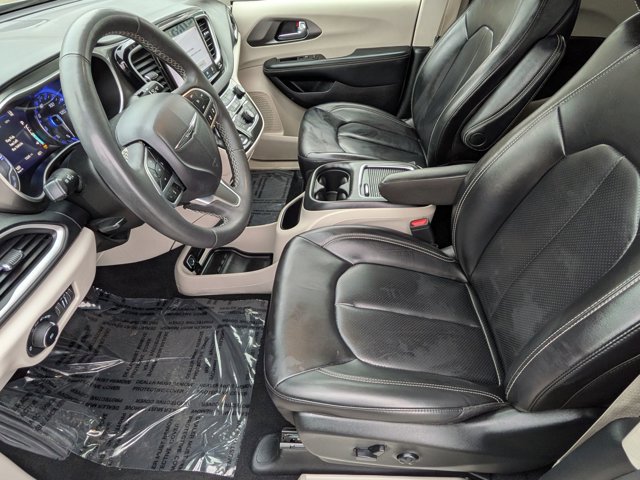 Used 2023 Chrysler Pacifica Touring-L FWD image 13
