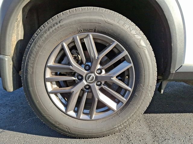 Used 2023 Nissan Rogue S image 8