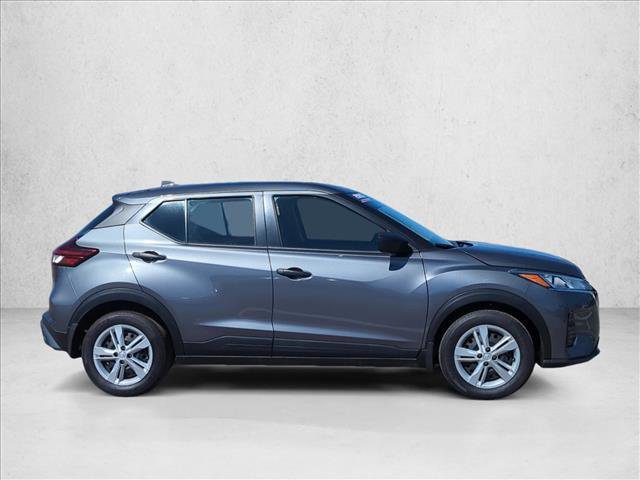 Used 2025 Nissan Kicks Play S image 2