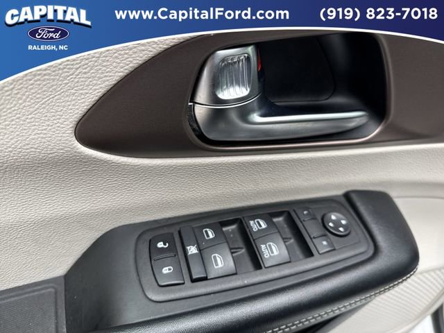 Used 2023 Chrysler Voyager LX FWD image 21