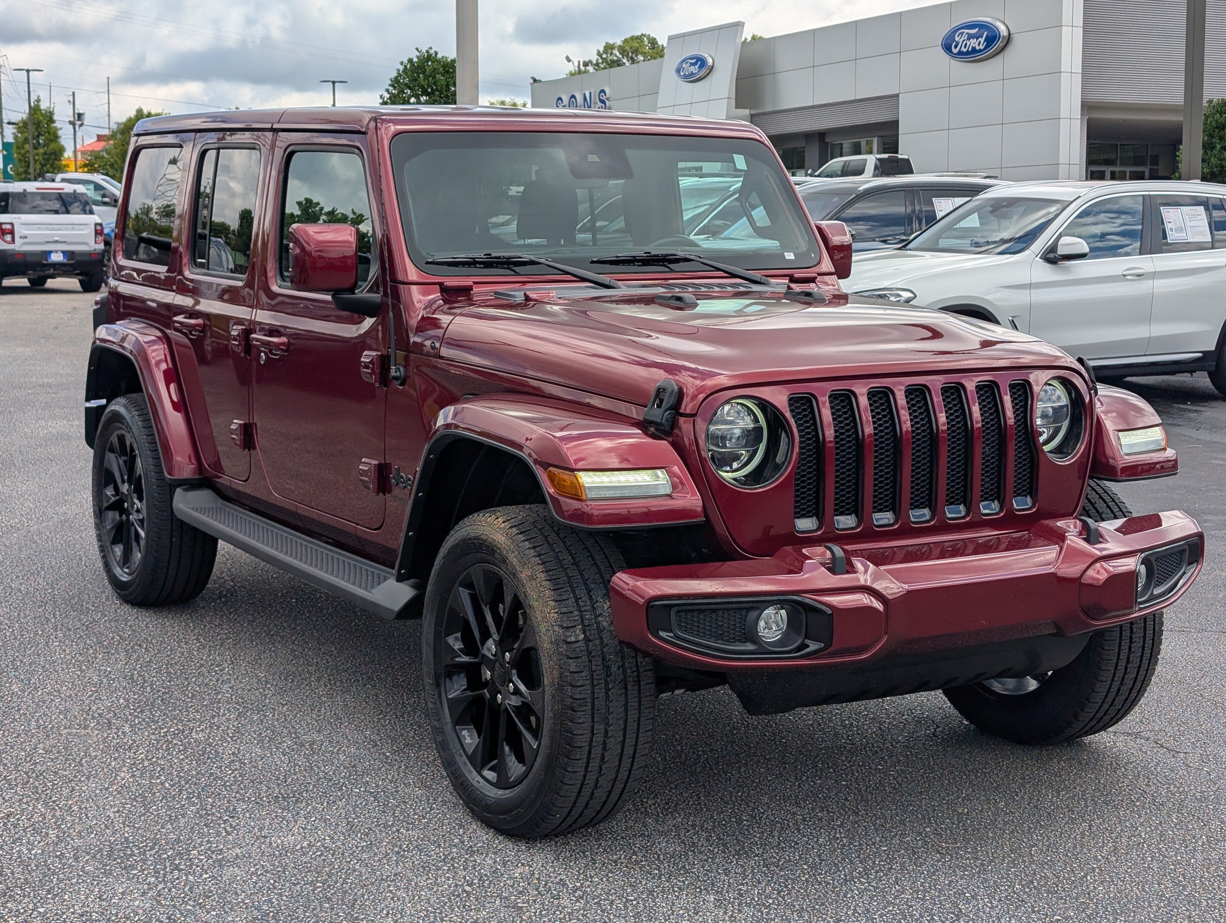 Used 2021 Jeep Wrangler Unlimited Sahara AWD/4WD image 4