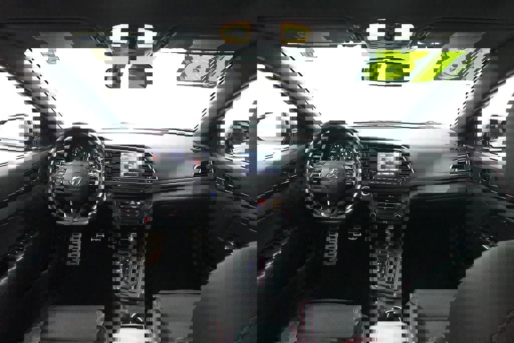 Used 2018 Hyundai Elantra Sport image 6